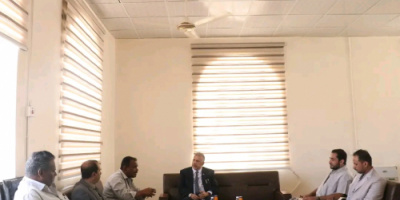 فريق التوجيه يلتقي مدير عام مديرية الغيضة لبحث سُبل تعزيز العمل الإداري والخدمي