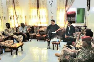 فريق التوجيه والرقابة الرئاسي يلتقي قيادة الوحدات العسكرية في سقطرى