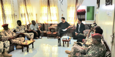 فريق التوجيه والرقابة الرئاسي يلتقي قيادة الوحدات العسكرية في سقطرى