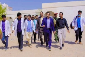 المحافظ بن الوزير يتفقد سير الدراسة في معهد أمين ناشر للعلوم الصحية بمدينة عتق