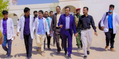 المحافظ بن الوزير يتفقد سير الدراسة في معهد أمين ناشر للعلوم الصحية بمدينة عتق