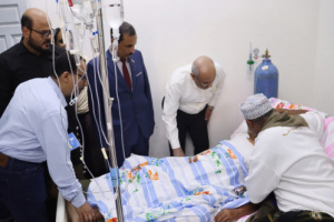 الكثيري وباتيس يزوران الشاعر ثابت السعدي للاطمئنان على صحته