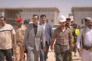 المحافظ بن الوزير يشيد بمستوى الإنجاز في مشروع مبنى كلية الطب بجامعة شبوة