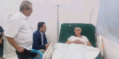 نائب وزير الإعلام يطمئن على الحالة الصحية لرئيس هيئة الآثار بعد إجراء عملية جراحية