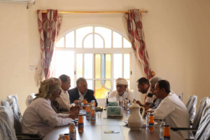 فريق التوجيه والرقابة الرئاسي يلتقي الهيئة التنفيذية للمجلس العام لأبناء المهرة وسقطرى