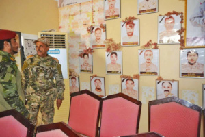 رئيس شُعبة التوجية المعنوي بقيادة المنطقة العسكرية الثانية يلقي محاضرة توجيهية حول «أهمية الوعي العسكري» بمعسكر الكتيبة الخاصة في المكلا