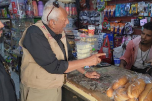 مكتب صناعة المنصورة يواصل حملته الرقابية لضبط الأسعار ويغلق عدد من المحلات المخالفة