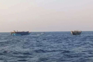 خفر السواحل يضبط سفينتين قادمتين من جيبوتي ويحتجز معدات اتصالات متقدمة كانت مخفية