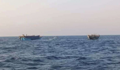 خفر السواحل يضبط سفينتين قادمتين من جيبوتي ويحتجز معدات اتصالات متقدمة كانت مخفية