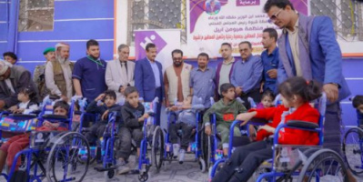 توزيع 442 كرسيًا متحركًا على الأطفال من ذوي الإعاقة بشبوة