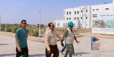 الزهري يطلع على سير العمل في مشروع مدينة الشيخ محمد بن زايد الطبية بخورمكسر