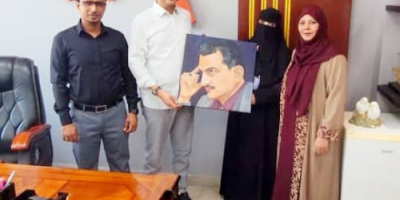 محافظ العاصمة عدن يُكرم الفنانة التشكيلية نادية المفلحي