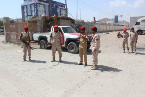 التوجيه المعنوي بالشرطة العسكرية ينفذ نزولًا ميدانيًا لعددٍ من مواقعهم العسكرية الخاصة بحماية المنشآت الحكومية في المكلا