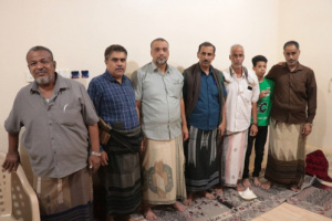 باتيس والمحمدي يقدمان واجب العزاء في وفاة المناضل الشيخ أبوبكر باعباد بمدينة الحامي