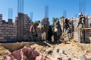 مدير عام الشعيب يتفقد سير العمل في مشروع بناء ثانوية الشهيد واعد للبنات بعاصمة المديرية