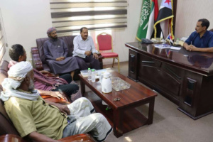 باتيس يبحث مع اللجان المجتمعية تعزيز الشراكة لخدمة المواطنين بمدينة المكلا