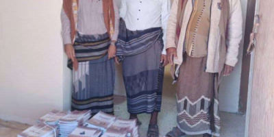 انتقالي الطلح يقدم كمية من الكتب المدرسية لإدارة مكتب التربية والتعليم بالمديرية 