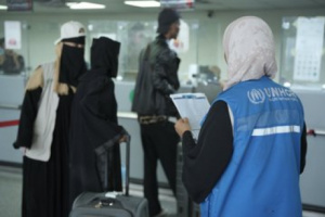 لاجئون صوماليون يعبرون اليمن عائدين إلى مقديشو بمساعدة أممية