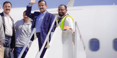 المحافظ بن الوزير يغادر مطار عتق الدولي  في زيارة عمل رسمية