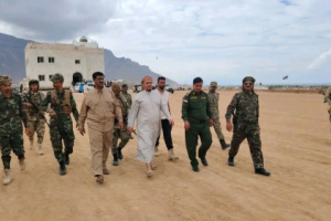 محافظ سقطرى يزور معسكر القوات الخاصة ويتفقد التحضيرات لحفل تخرج الدورة التأهيلية