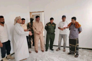 محافظ سقطرى يتفقد التجهيزات النهائية لمبنى السلطة المحلية بالمحافظة