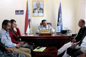 رئيس انتقالي أبين يلتقي السلطة المحلية واللجنة الأهلية بمديرية زنجبار