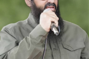 العميد الوالي ينعي استشهاد أحد أبطال الحزام الأمني في أبين ويؤكد استمرار ملاحقة العناصر الإرهابية