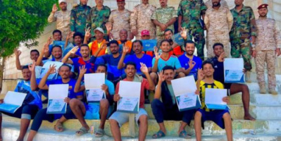 خفر سواحل حضرموت يختتم دورة مهارات الغوص والإنقاذ البحري