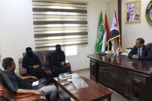 القائم بأعمال رئيس انتقالي حضرموت يبحث قضايا المرأة وذوي الإعاقة واحتياجات المزارعين
