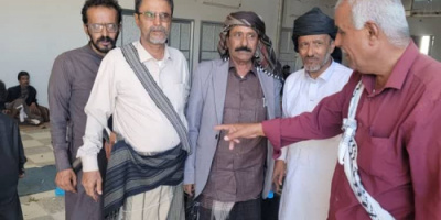 رئيس انتقالي شبوة يؤدي واجب العزاء في وفاة المناضل عبدالله مهدي حنيشان