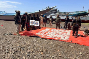 الحملة الأمنية لقوات العمالقة تضبط قارباً يحمل 600 ألف قرص كبتاجون في عملية بحرية نوعية