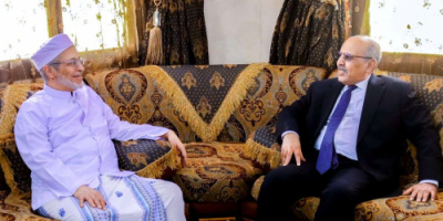 الكثيري يطّلع على أوضاع جامعة الأحقاف وتخصصاتها الأكاديمية