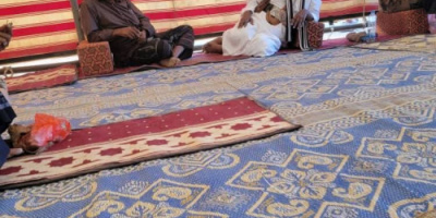 رئيس انتقالي شبوة يؤدي واجب العزاء في وفاة الشيخ علي بن محمد بن سالم