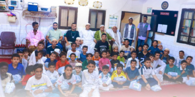 مؤسسة الهجرة تدشن الحملة الشتوية تحت شعار (بذل وعطاء) بتوزيع الهدايا لطلاب ومدرسي حلقات المساجد بمدينة كريتر