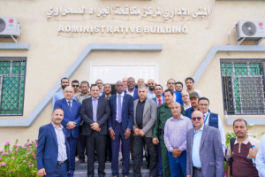 الوزيران السقطري والوالي وممثل الفاو يتفقدون المشاريع الإنشائية في المجمع الزراعي بعدن