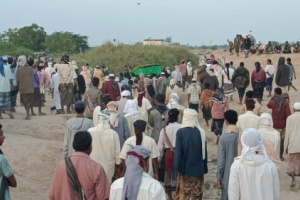 رئيس تنفيذية انتقالي أحور يشارك في تشييع الأستاذ علي صالح مهدي وحيده