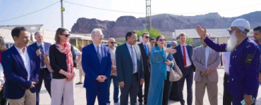 الوزير السقطري والسفير الألماني يطّلعان على سير العمل في مشروع إعادة تأهيل الميناء السمكي بعدن