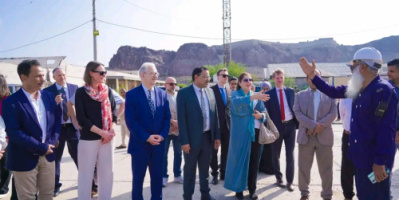 الوزير السقطري والسفير الألماني يطّلعان على سير العمل في مشروع إعادة تأهيل الميناء السمكي بعدن