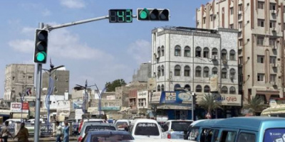 شرطة السير بالعاصمة عدن تبدأ التشغيل التجريبي لإشارات جولة القاهرة