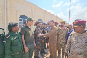 العميد العنشلي يصل أرخبيل سقطرى للإطلاع على اوضاع الوحدات العسكرية في المحافظة