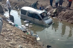 بسبب السرعة الزائدة .. إصابات في حادث سير بخط الجسر بعدن