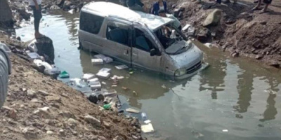 بسبب السرعة الزائدة .. إصابات في حادث سير بخط الجسر بعدن 
