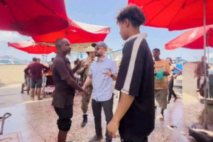 بن جرادي ينفذ نزولا ميدانيا لضبط المخالفين من بائعي الأسماك في حراج صيرة