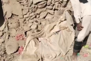 استشهاد إمراة بقصف طيران حوثي مسير على منازل المواطنين شرق حيس