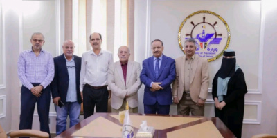 نقابة الصحفيين الجنوبيين تُكرم وزير النقل نظير جهوده ورعايته لإعادة تأهيل مبنى النقابة بالعاصمة عدن