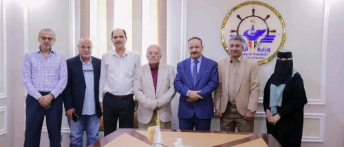 نقابة الصحفيين الجنوبيين تُكرم وزير النقل نظير جهوده ورعايته لإعادة تأهيل مبنى النقابة بالعاصمة عدن