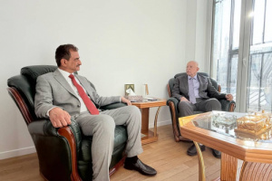 لملس يناقش مع السفير رياض تعزيز حضور العاصمة عدن في الفعاليات الثقافية والاقتصادية بفرنسا