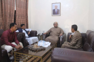 محافظ سقطرى يلتقي مدير فرع بنك التسليف التعاوني الزراعي