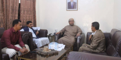 محافظ سقطرى يلتقي مدير فرع بنك التسليف التعاوني الزراعي 