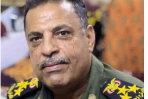 مدير أمن عدن يقدم واجب العزاء للعميد فيصل مثنى في وفاة عمه.